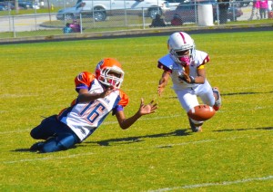 Mandrain offensive player No. 16 attempting to catch a short pass